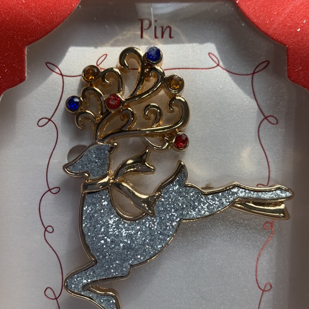 Holiday Pin - Picture 3 of 4